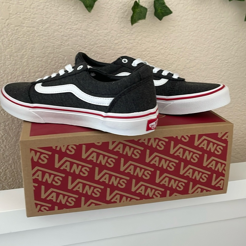 Brand new kids Vans